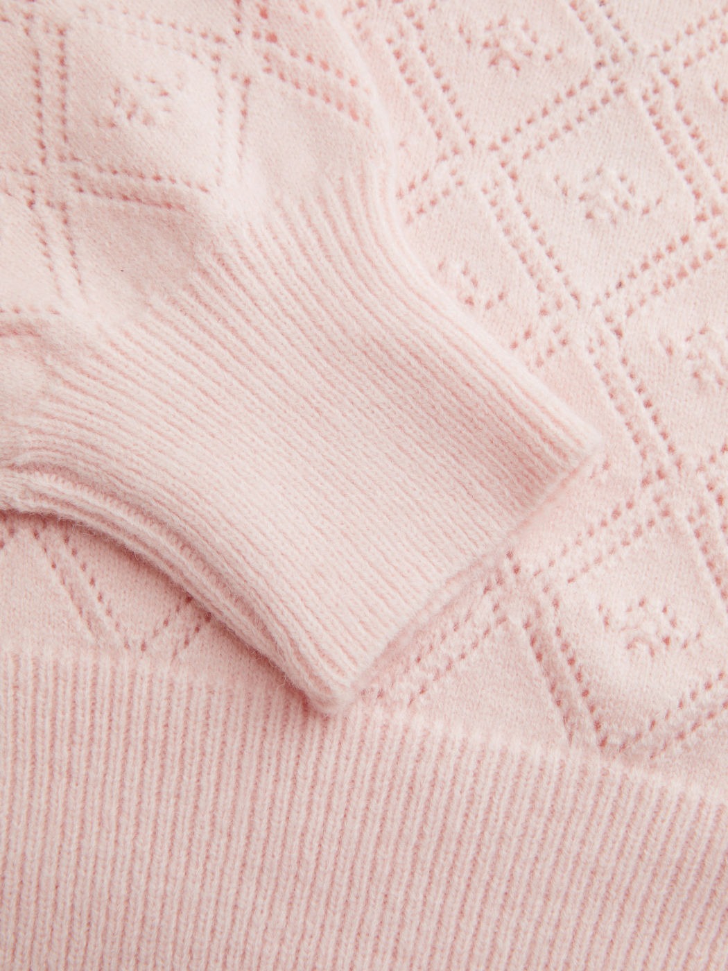 Jersey de punto rosa de hombro al descubierto